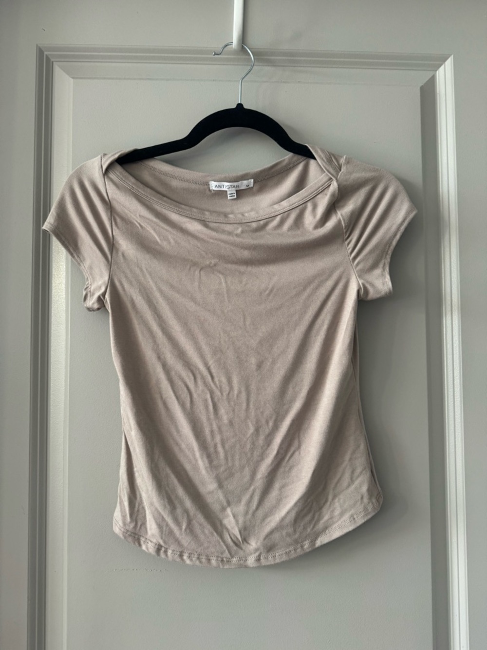 Short Sleeve Scoop Neck Top in Light Taupe